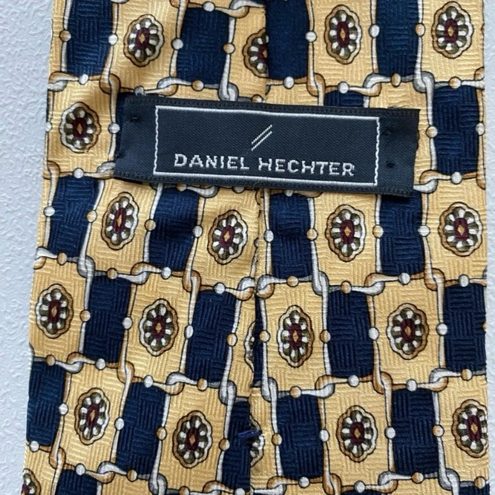 Daniel Hechter 100% silk tie Elegant Navy and Gold Men's Tie